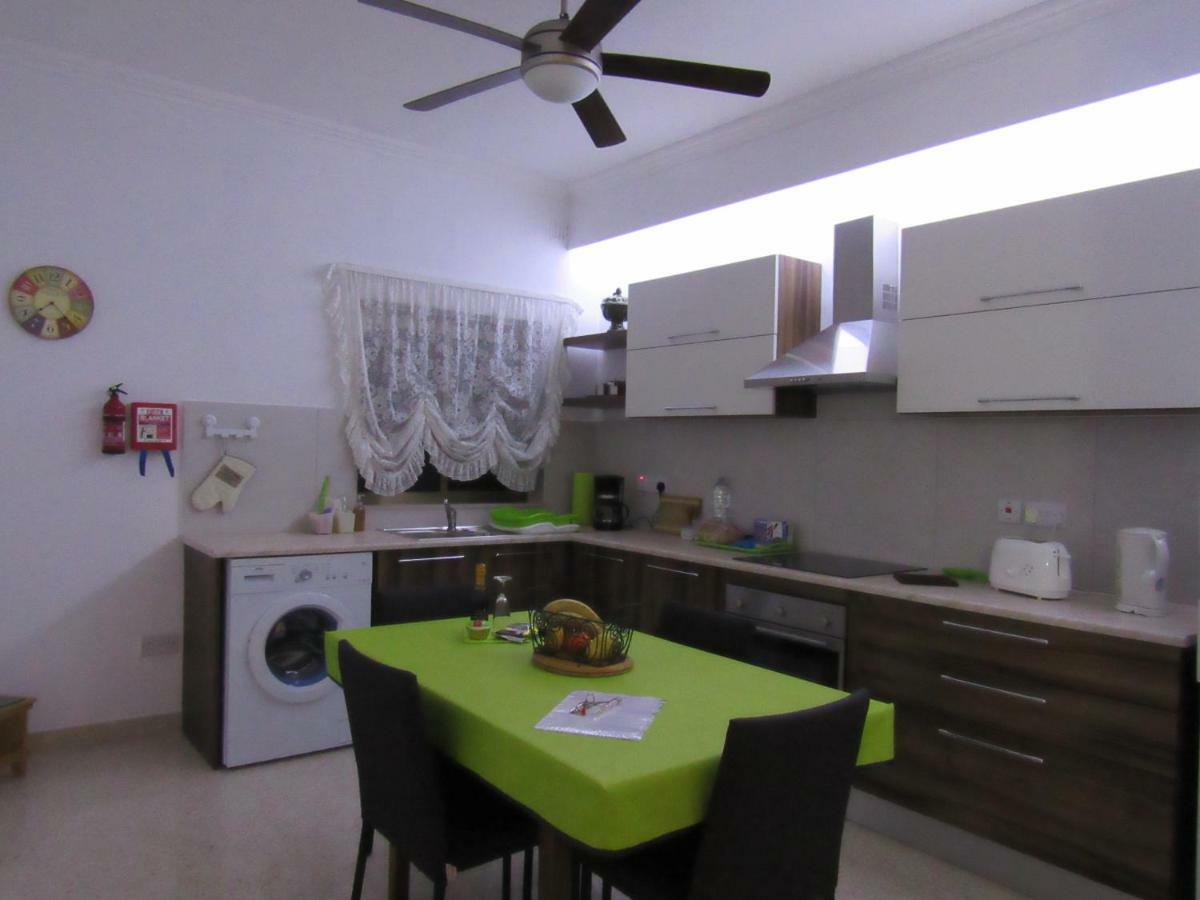 Apartment Central Studio Apartment Santa Vennera